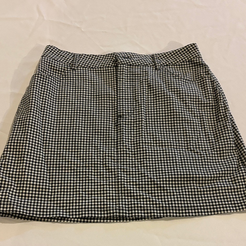 Women's forever 21 black and white mini skirt